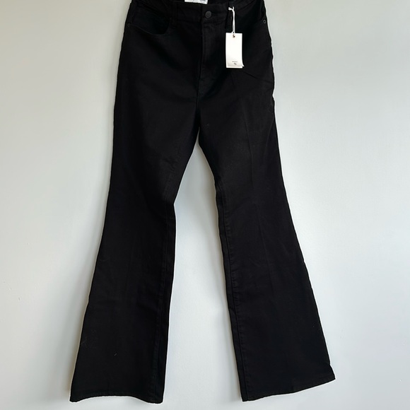 GOOD LEGS FLARE JEANS IN BLACK - Picture 5 of 10